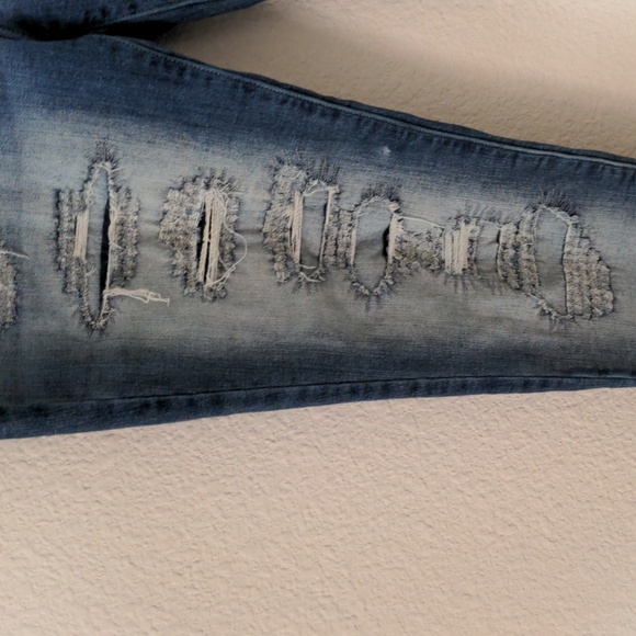 Distressed ankle jean from Buckle - Picture 3 of 5
